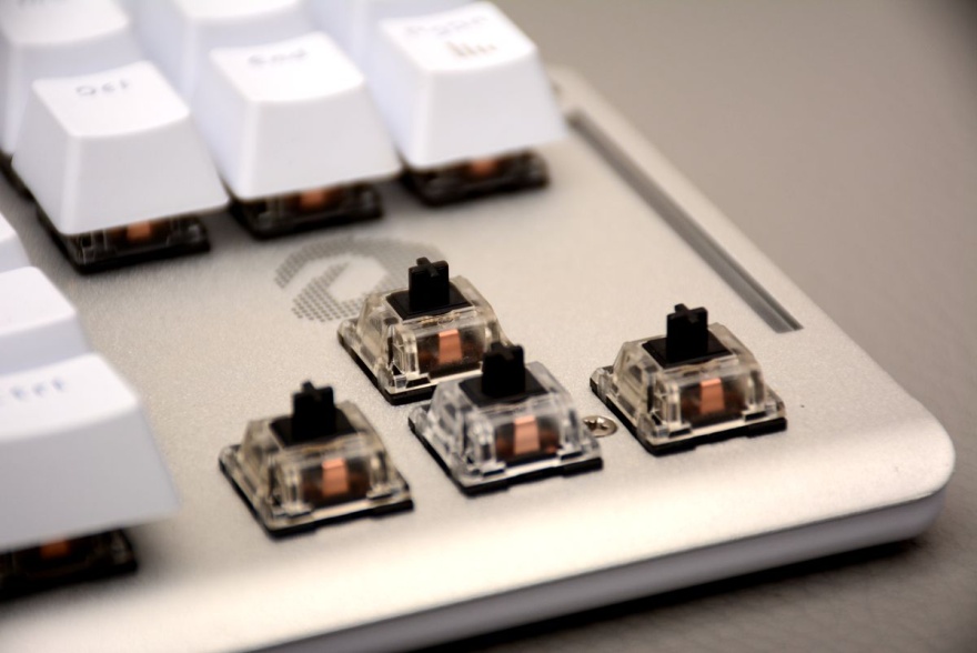 难得有个薄的机械键盘，颜值担当的达尔优EK815开箱