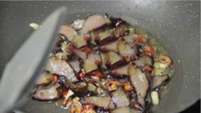 正宗湖南老杨冬笋炒腊肉,冬笋炒腊肉冬笋需要焯水吗