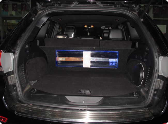 大切诺基升级丹麦丹拿342三分频，鼎沸之音，还原最真实的声音