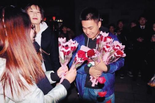 9元砂锅大嘴猴的做法,食堂现砂锅大嘴猴