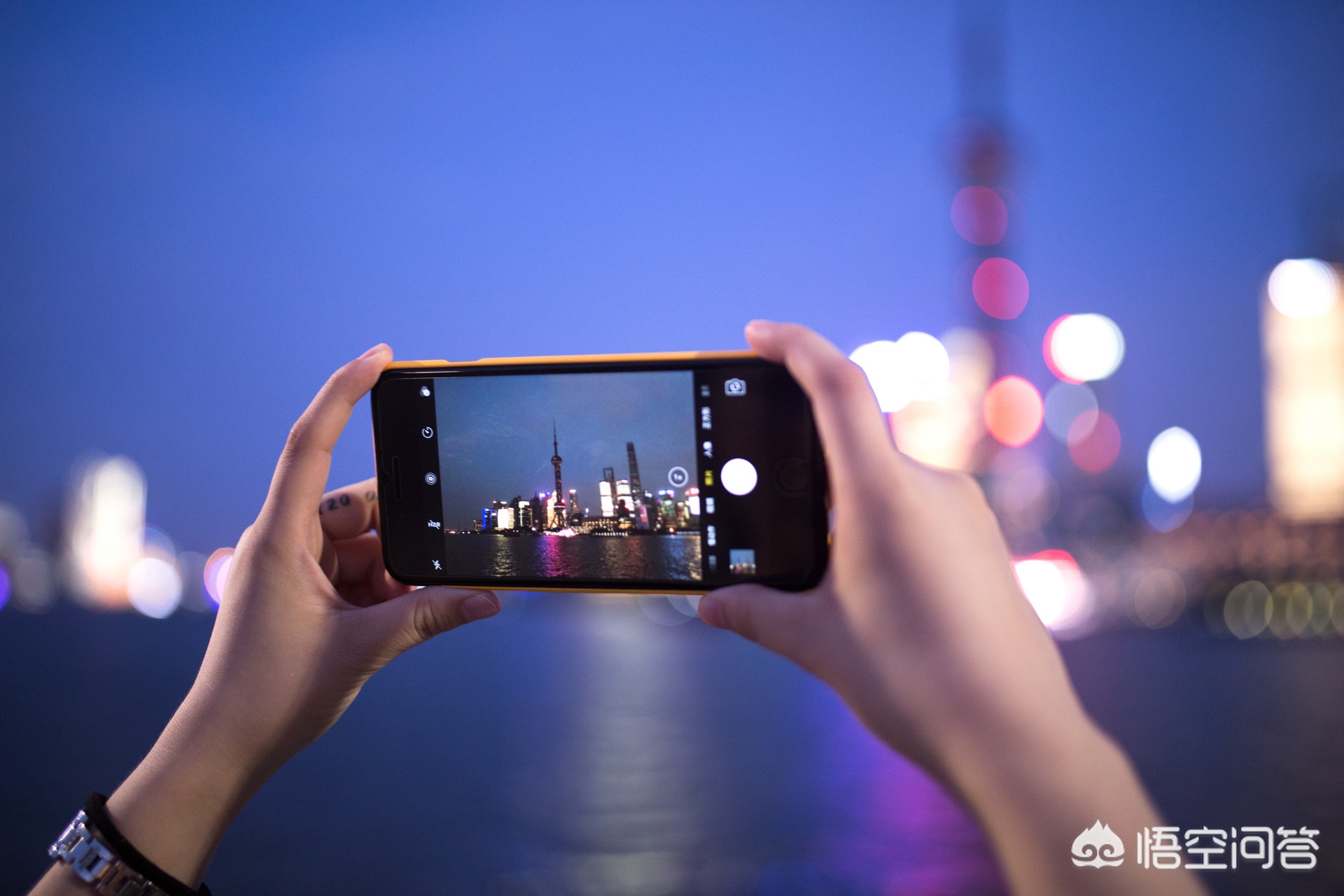 用全景模式创意拍照拍摄两个自己,华为全景模式拍照教程