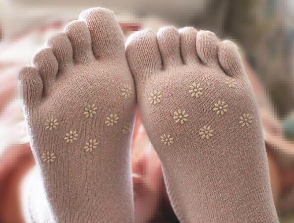 盐水泡脚治疗脚气吗,盐水泡脚多久可以治疗脚气