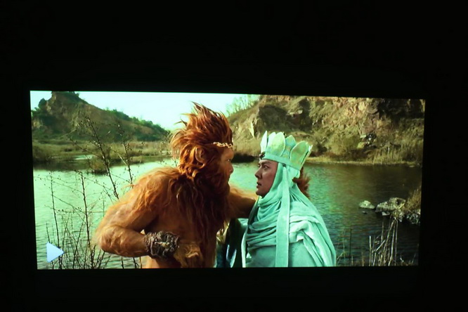 随身携带巨屏观影，神画小媚轻体验