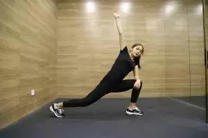 解决腰痛的腰椎锻炼方法,练一下腰椎的操