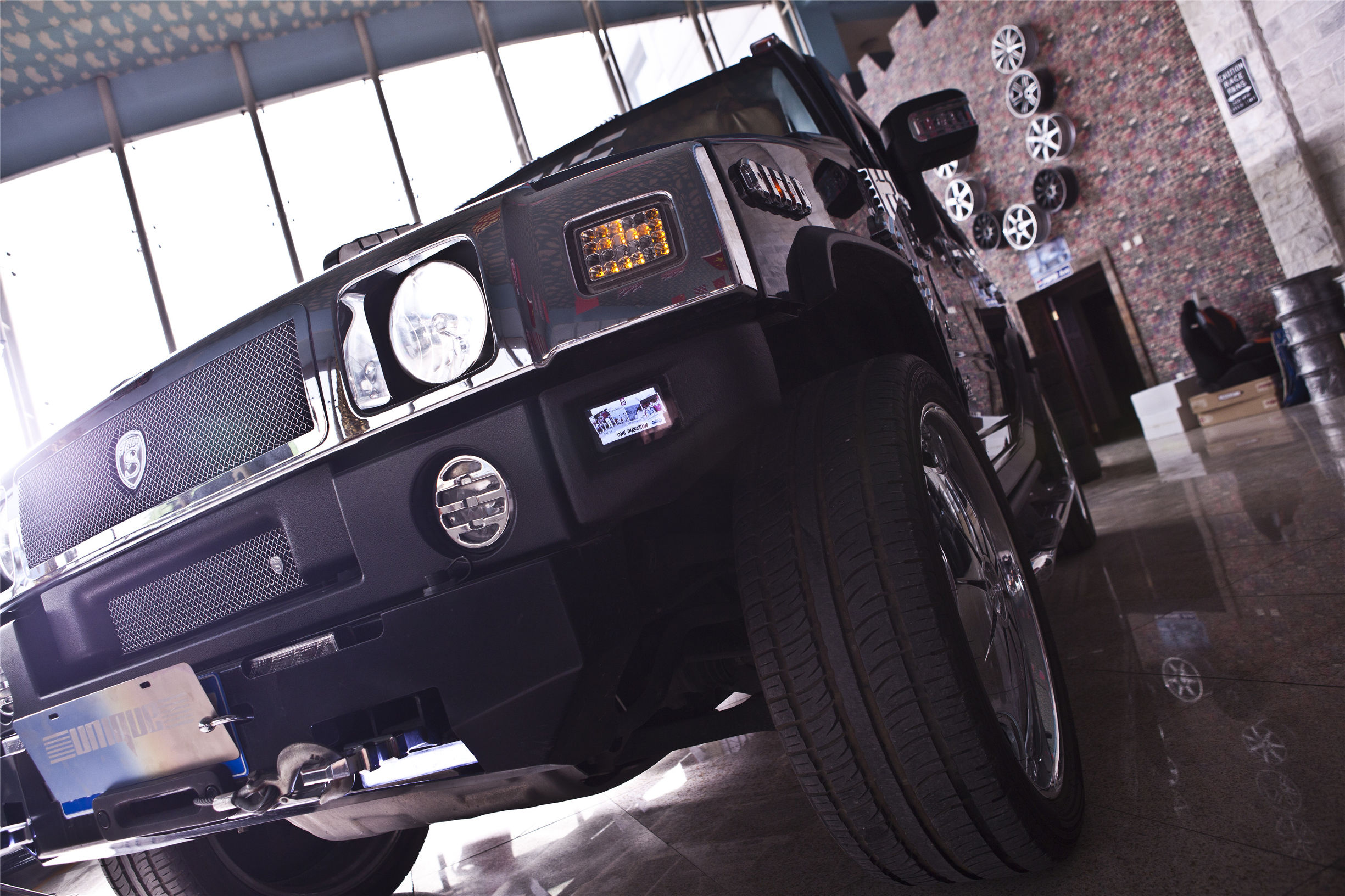 h2悍马爆改,悍马h2国外顶级改装