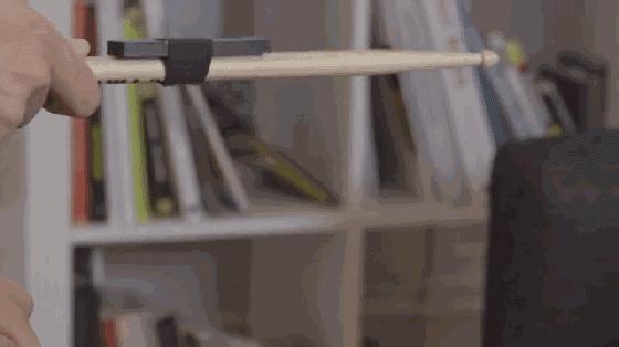 这个可随身携带的电子鼓槌，让你随时随地打架子鼓