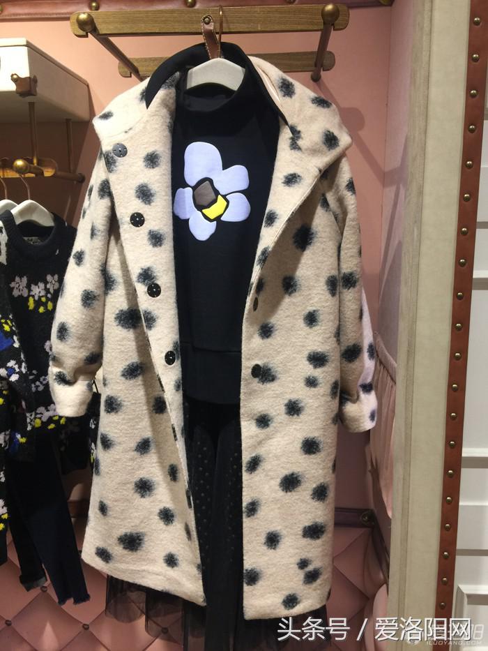 实拍：在洛阳200和2000的大衣到底哪不同，真相在这