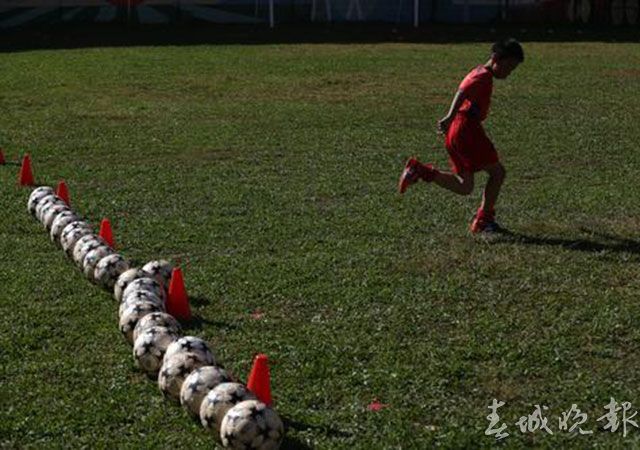 昆明市西山区华昌小学足球队,华昌小学的足球赛视频