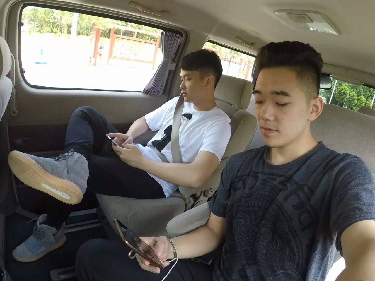 穷游小伙穷游西藏身体终于累垮,10年前穷游西藏