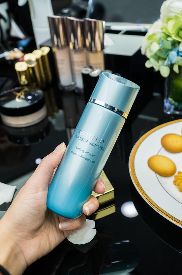 美妆达人悦小舞：带你体验雅姿活肤肌底液