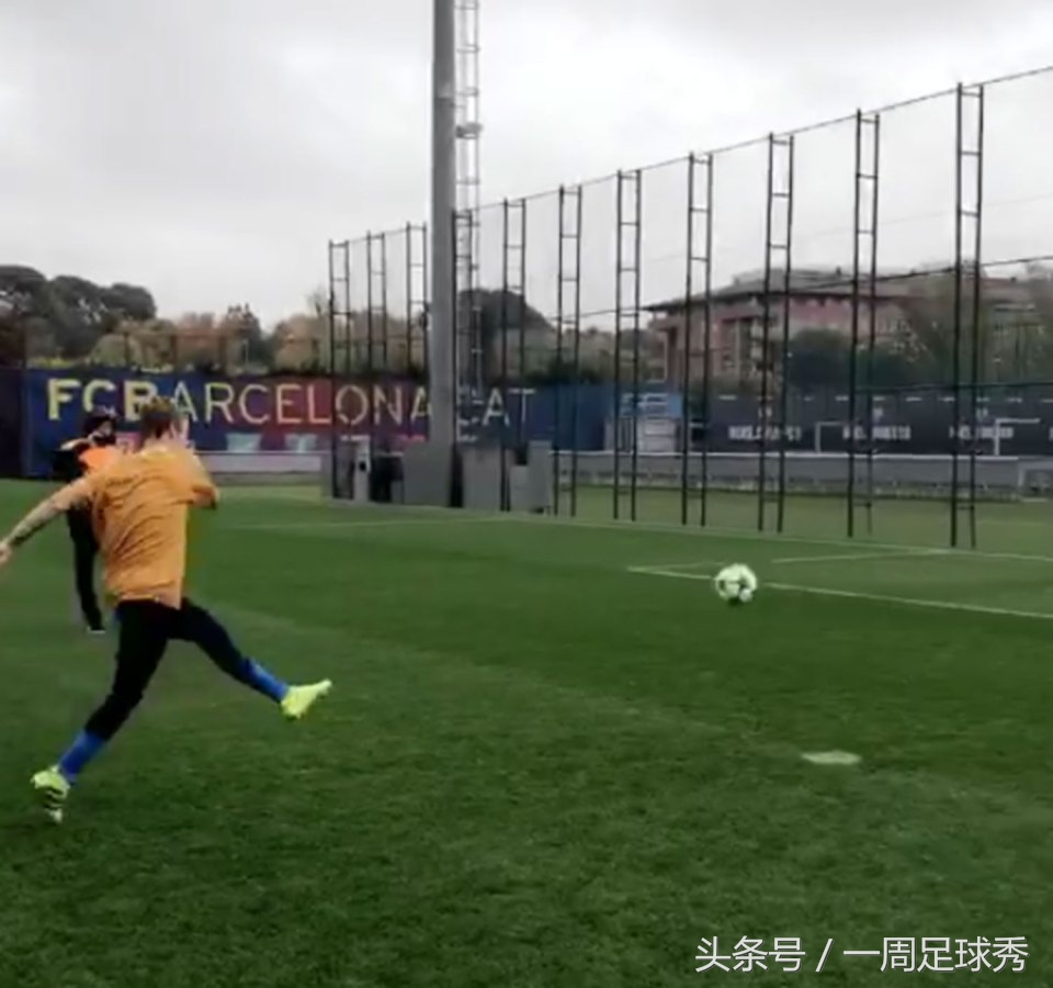 比伯秀,苏亚雷斯和梅西秀球技