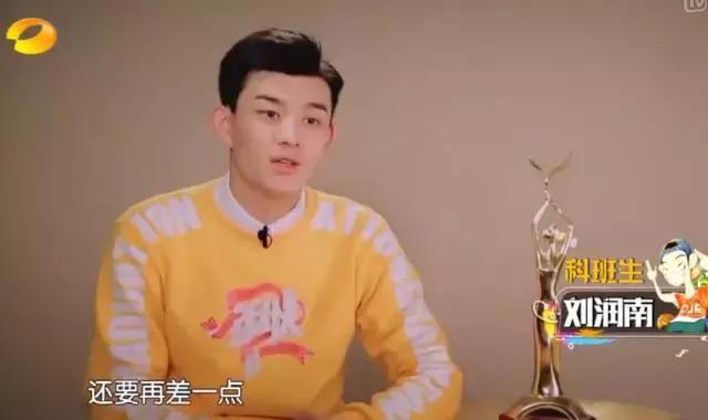 90后新星扮记者采访胡歌赵丽颖,采访胡歌谈到赵丽颖