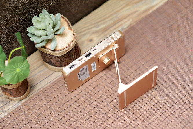 随身携带巨屏观影，神画小媚轻体验