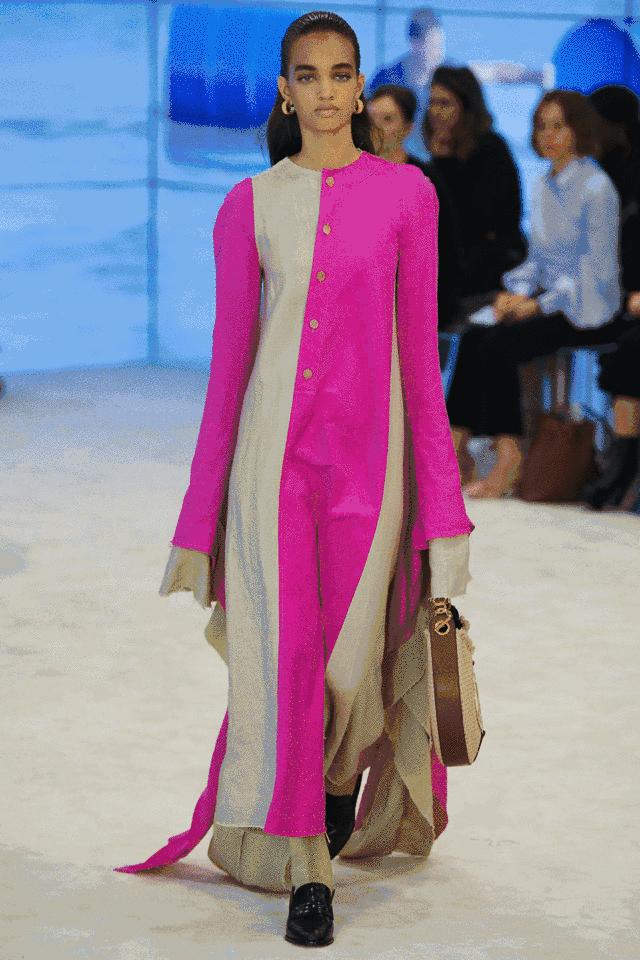 宋茜穿搭成为时尚风标,宋茜在天天向上跳舞视频