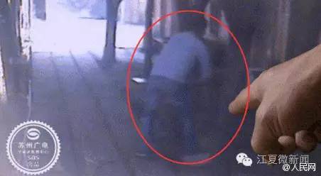 纸坊一饭店私售潲水被罚款2000元｜香烟突然爆炸，男子被震成……