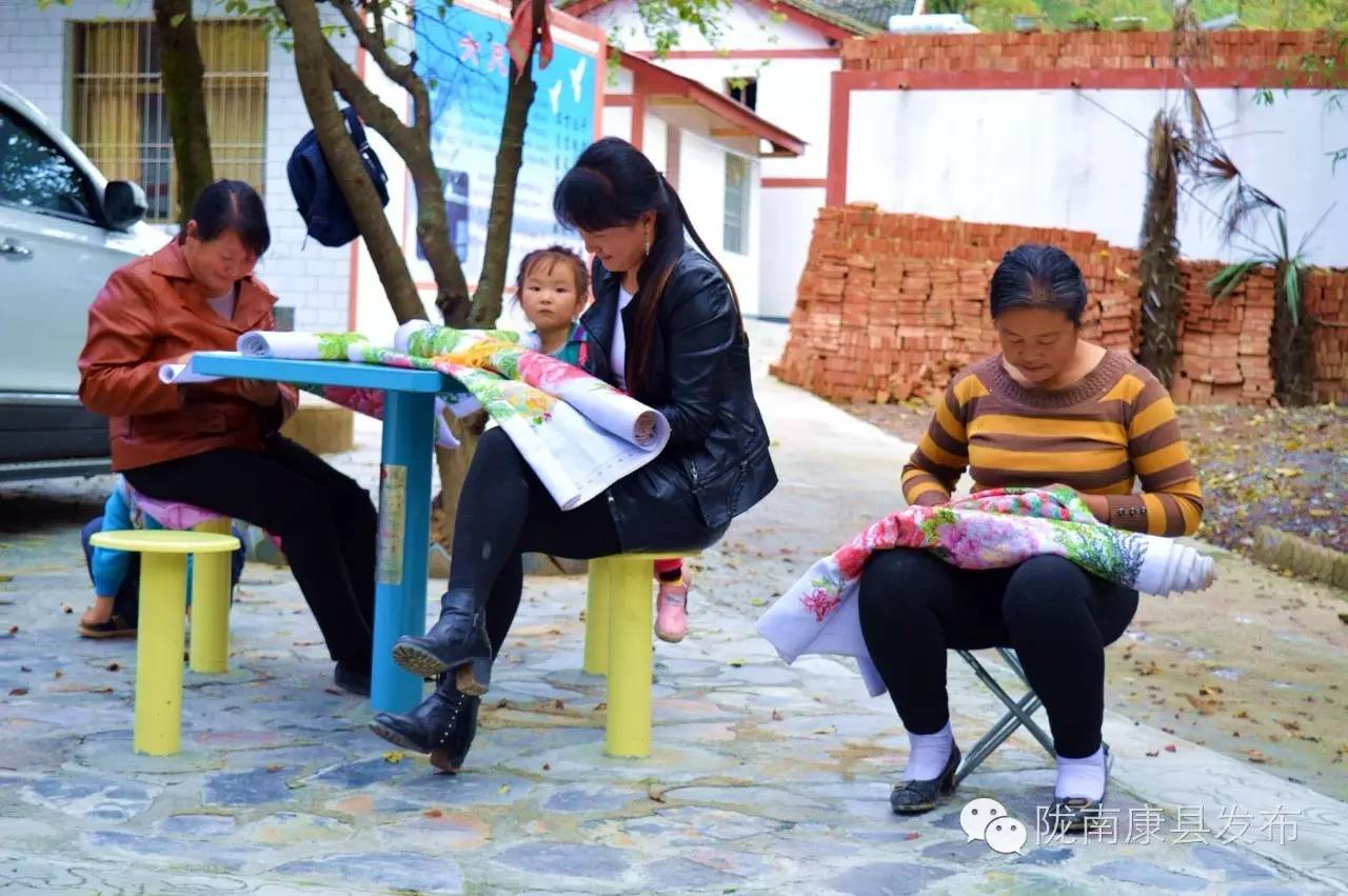 陇南康县杨湾村：团结桥上话幸福