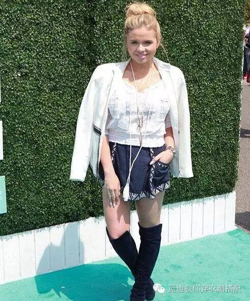 杨幂下衣消失搭配长筒靴,杨幂过膝靴里都穿了啥