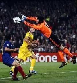 门将最重要的还是扑救,门将好做吗