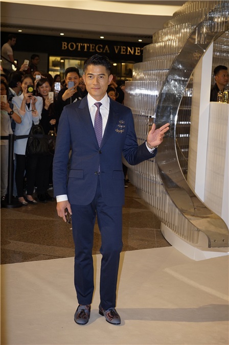 〈Yes香港现场〉林嘉欣喜爱自己买包称：更有满足感