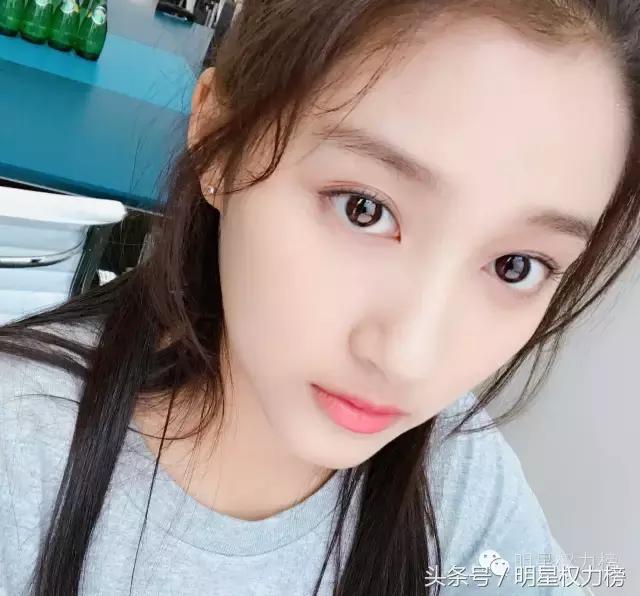 明星自拍除了卖萌还会搞怪！鹿晗TFBOYS教你自拍的正确姿势