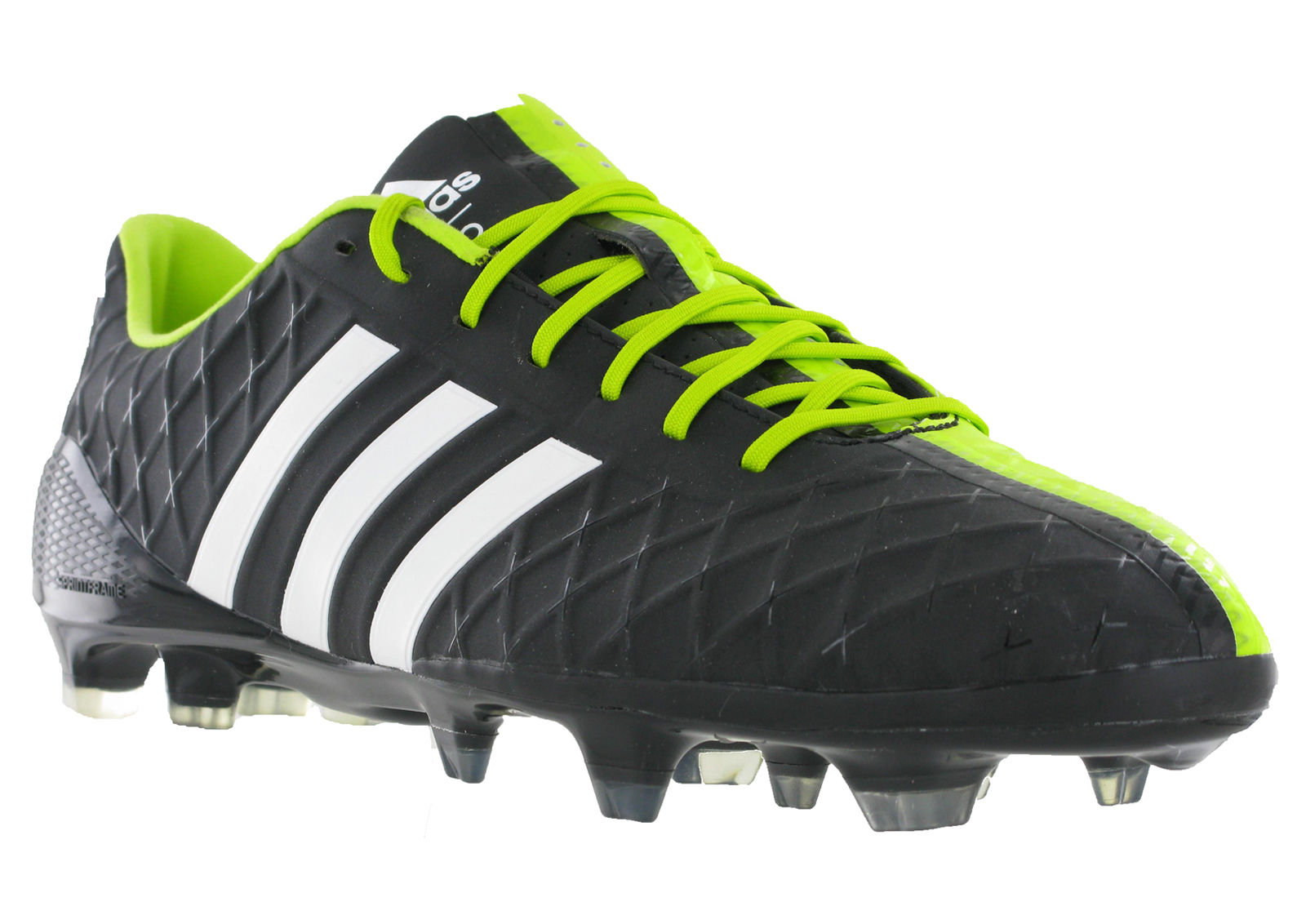 阿迪达斯足球球鞋测评,足球鞋选择nike还是阿迪达斯