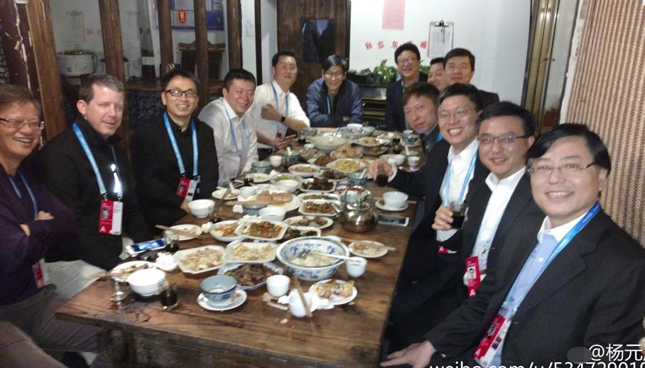 ”互联网第一猪“考拉黑五开卖丁磊:猪蹲马桶住公寓