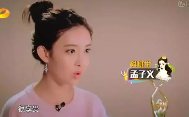 90后新星扮记者采访胡歌赵丽颖,采访胡歌谈到赵丽颖