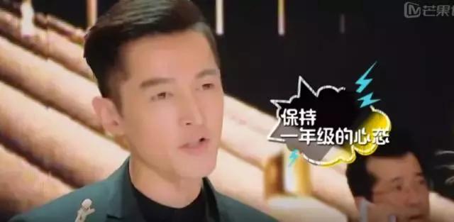 90后新星扮记者采访胡歌赵丽颖,采访胡歌谈到赵丽颖