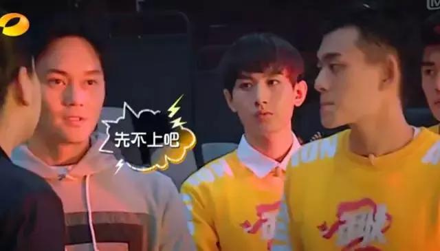 90后新星扮记者采访胡歌赵丽颖,采访胡歌谈到赵丽颖