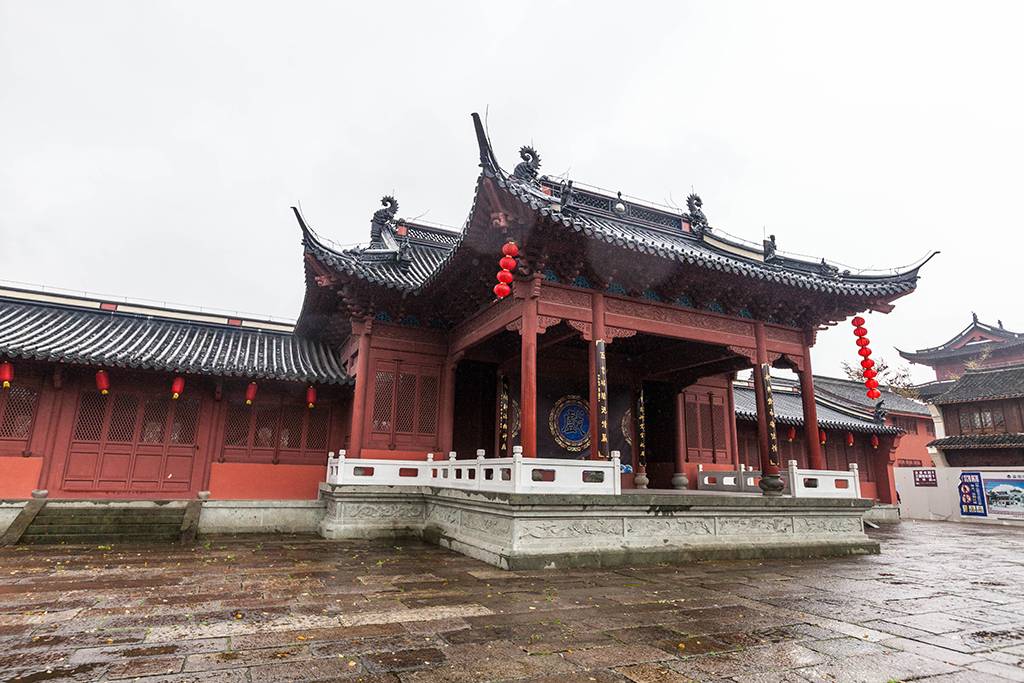 距离杭州仅30公里车程,距离杭州一小时车程的景点