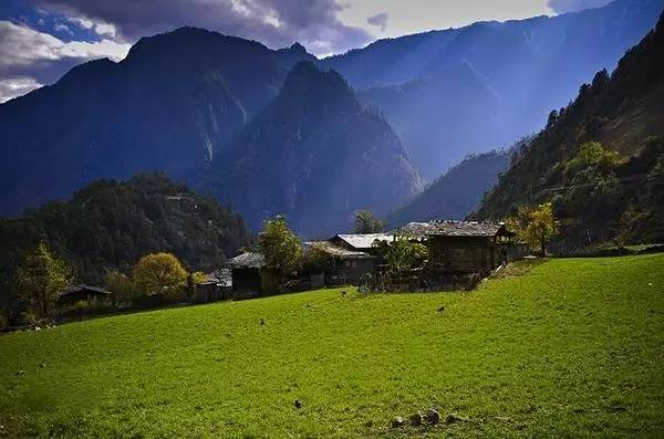 最近昆明哪里风景比较好,昆明周边的绝世美景