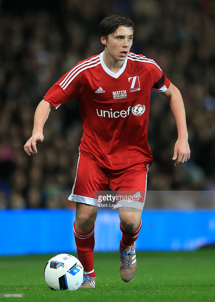 阿迪达斯足球球鞋测评,足球鞋选择nike还是阿迪达斯