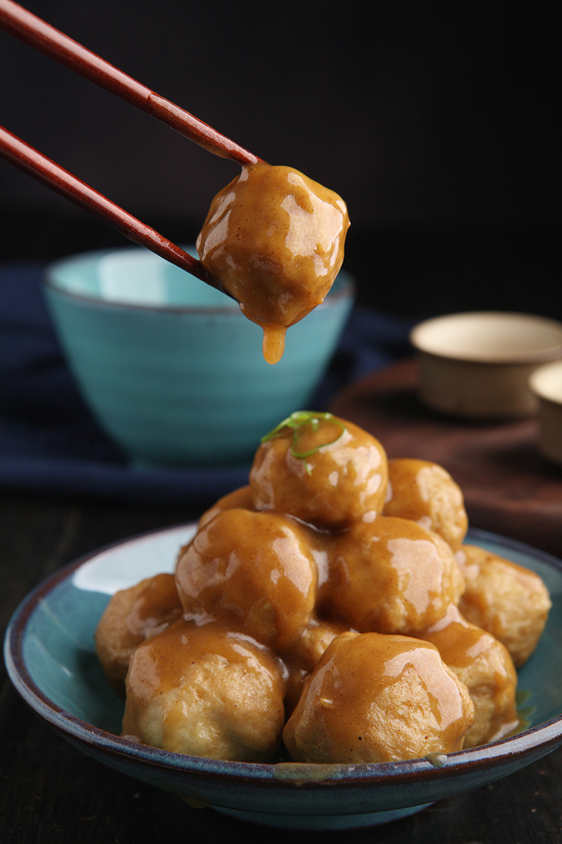 香港街头小吃第一名浓香咖喱鱼丸,香港阿姨咖喱鱼丸