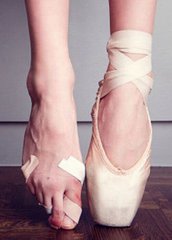 职业球员脚踝扭伤都用什么药,足球运动员脚踝受伤怎么恢复的