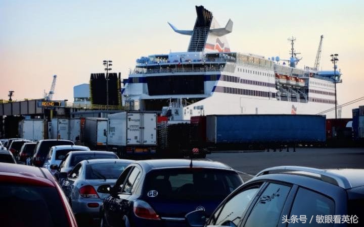 法国——英国的“甜蜜敌人”（大胡子迈克笔尖下的英国）中英双语