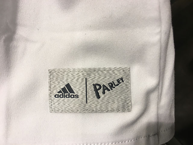 阿迪达斯皇马复古球衣,阿迪达斯全白皇马球衣