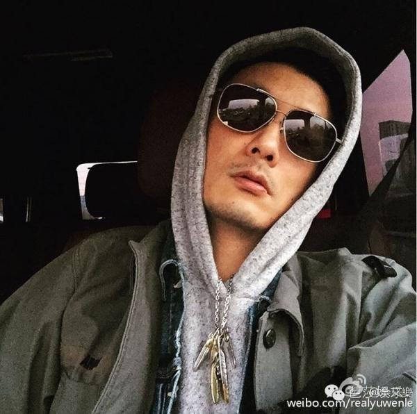 王思聪敢给王可可买这条狗链，看来是决定挑衅整个娱乐圈了