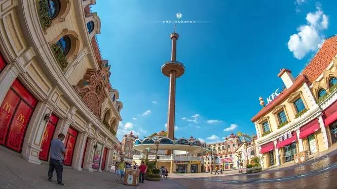 像孩子去游乐园一样开心,像个孩子去旅游