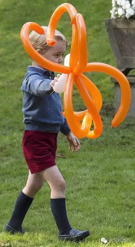 这姑娘太阳光，她照亮了英国王室