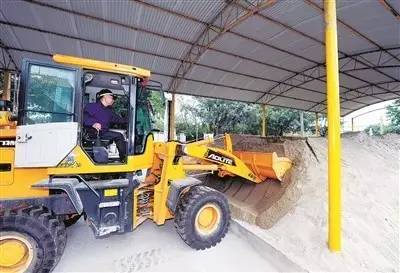 烤砂工：为列车装上“安全防滑链”