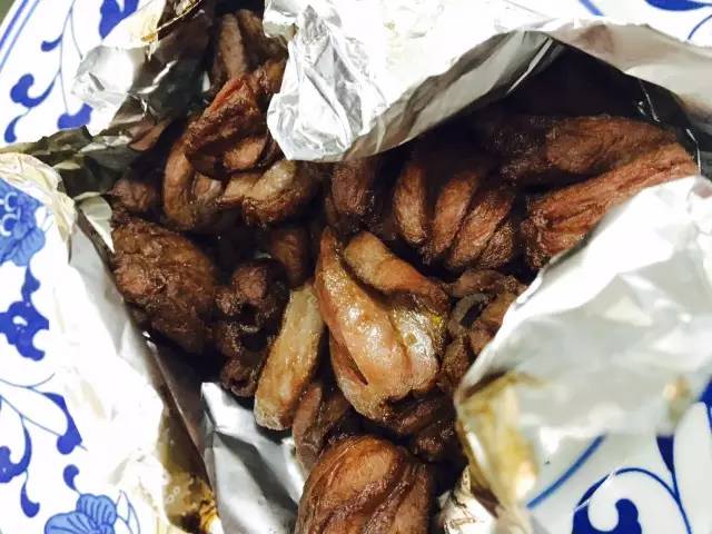 「美食探店」这家等吃鸭子的人天天都排到了胡同口,真的这么美味?