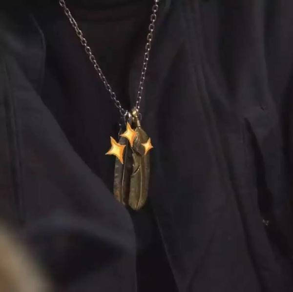 这炫富方式绝了！唐嫣LV包、权志龙天价项链都被王思聪的狗怼了