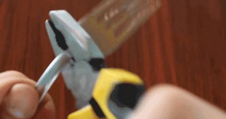 注意防范防盗门被撬,撬开锁头小窍门