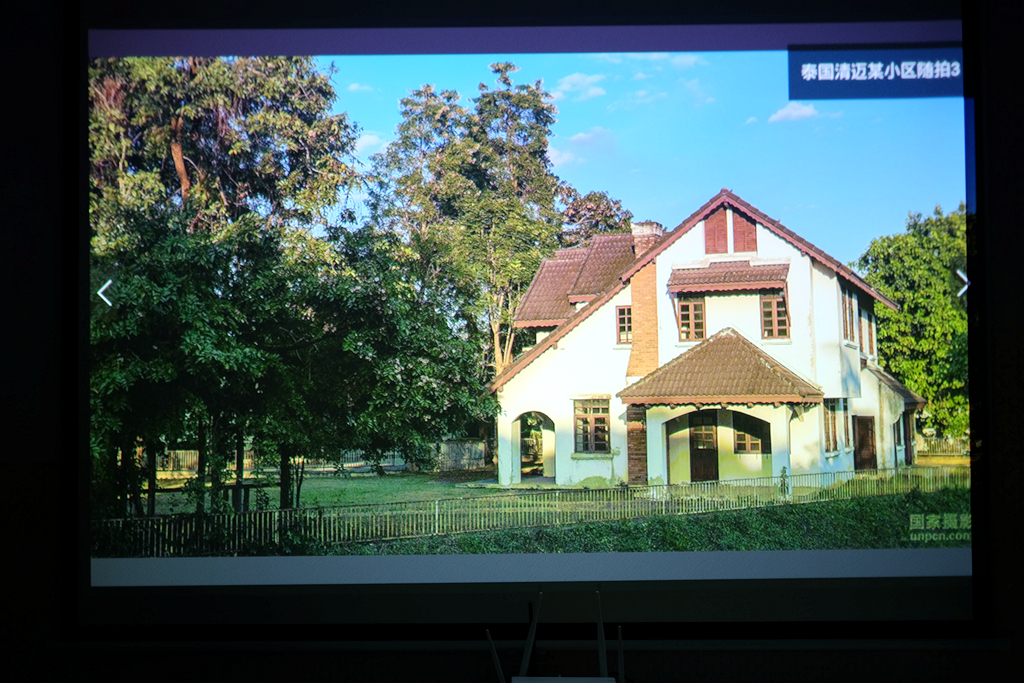 用全高清投影播放4k,300寸的投影观看视频