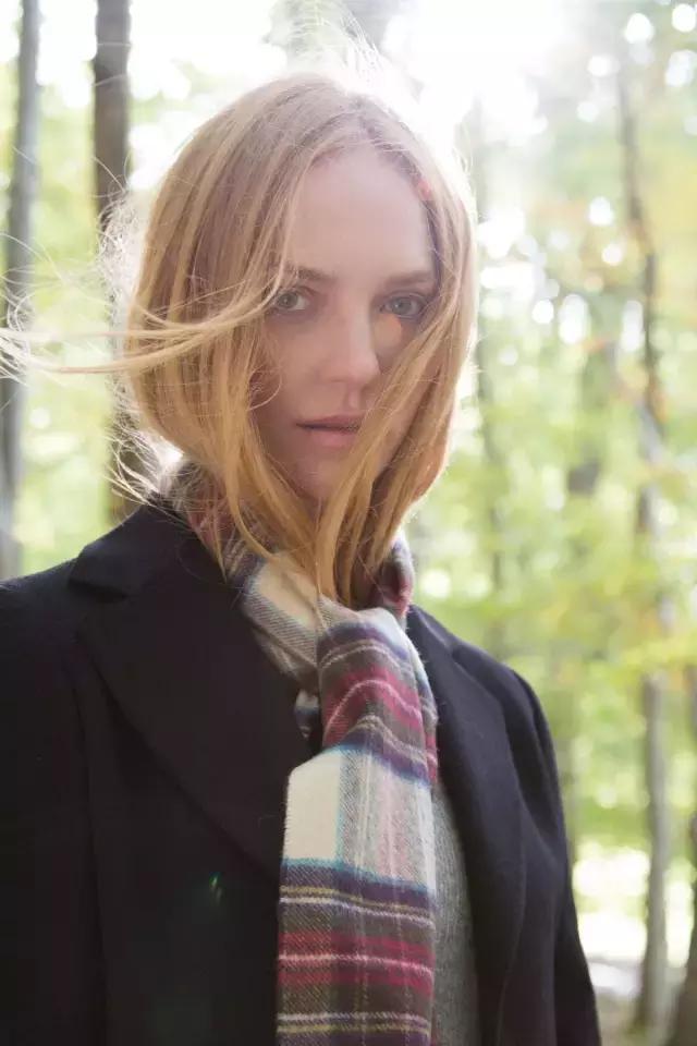 杨幂同款蓝色围巾,杨幂最新同款围巾