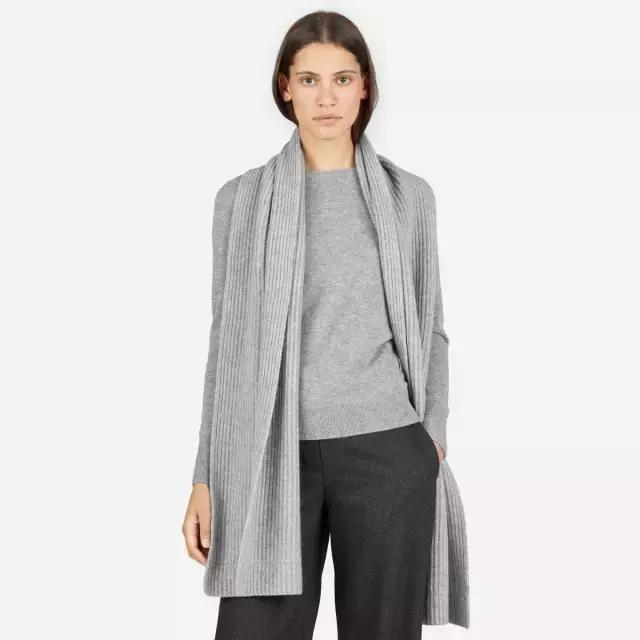 杨幂同款蓝色围巾,杨幂最新同款围巾