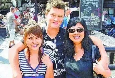 她就是个93年的小太妹，凭什么能成为天王嫂？