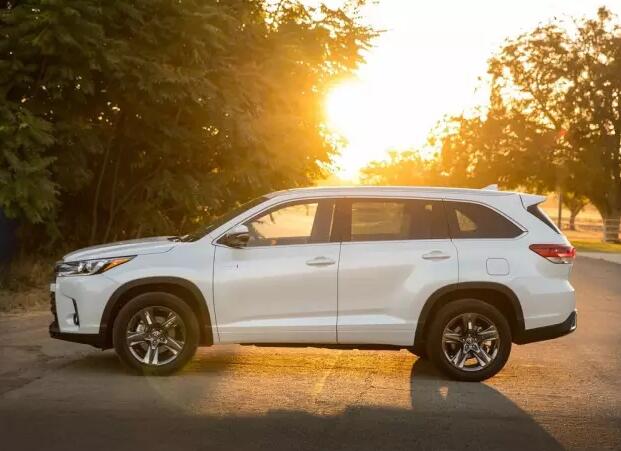 7座汉兰达2023款最新款,2022款汉兰达7座入门款