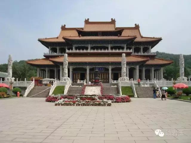 岫岩玉大玉佛,中国最大的岫岩玉玉佛