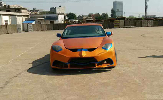 首辆纯手工自主研发设计的黄金跑车在防城港问世